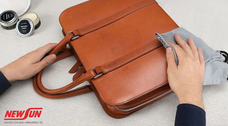 Hướng dẫn 4 cách bảo quản túi da không bị mốc tại nhà cách bảo quản túi da không bị mốc, dưỡng túi